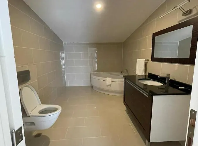 Golf Village Apartment *