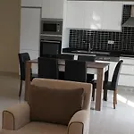 Golf Village アパート ベレキ