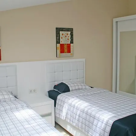 Golf Village Apartment *